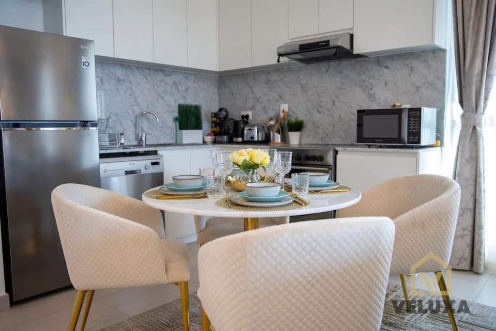 Veluxa - Luxury And Bright 1 Bedroom Apartment, Burj View! Dubai Exterior foto